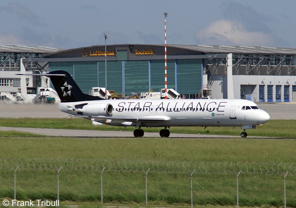 Eine Fokker F100 (F28-0100) der Contact Air (Lufthansa Regional) mit der Kennung D-AGPK aufgenommen am 30.05.09 am Stuttgarter Flughafen. 