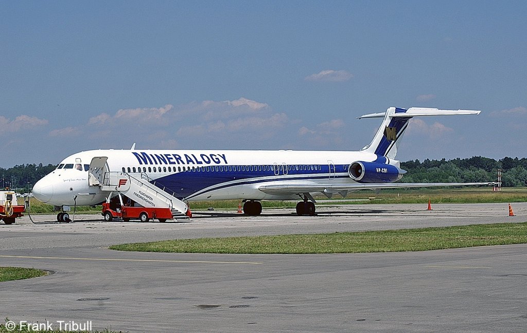 Eine McDonnell Douglas MD-82 von Mineralogy mit der Kennung VP-CBI