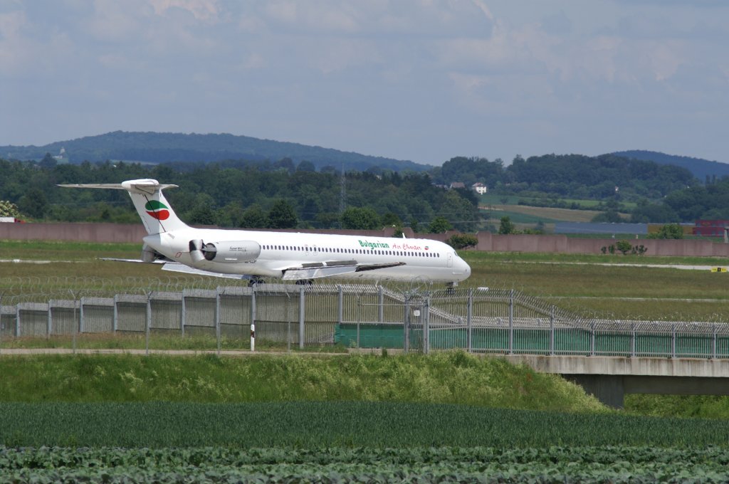 Eine McDonnell Douglas MD82 der Bulgarian Air Charter mit der Kennung LZ-LDF aufgenommen am 30.05.09 am Stuttgarter Flughafen. 