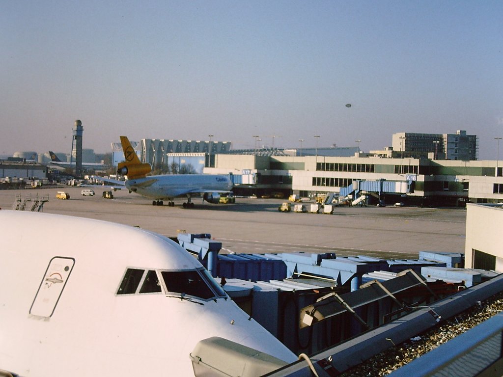 Reg.: D-ADPO Hersteller: McDonnell Douglas Typ: DC-10-30 Serien Nr.: 46595 Baujahr: 1979 Erstflug: 30.08.1979 aufgenommen am 09.12.1987 auf dem Flughafen Frankfurt