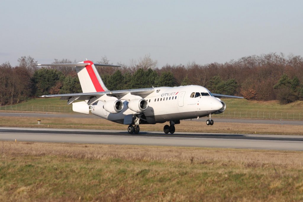 Reg.: EI-RJA Hersteller: British Aerospace Typ: Avro 146 RJ-85A Serien Nr.: E2329 Baujahr: 1998 Test Reg.: G-6-329 Erstflug: 13.06.1998 aufgenommen am 03.01.2010 auf dem Flughafen EuroAirport Basel-Mhlhausen-Freiburg
