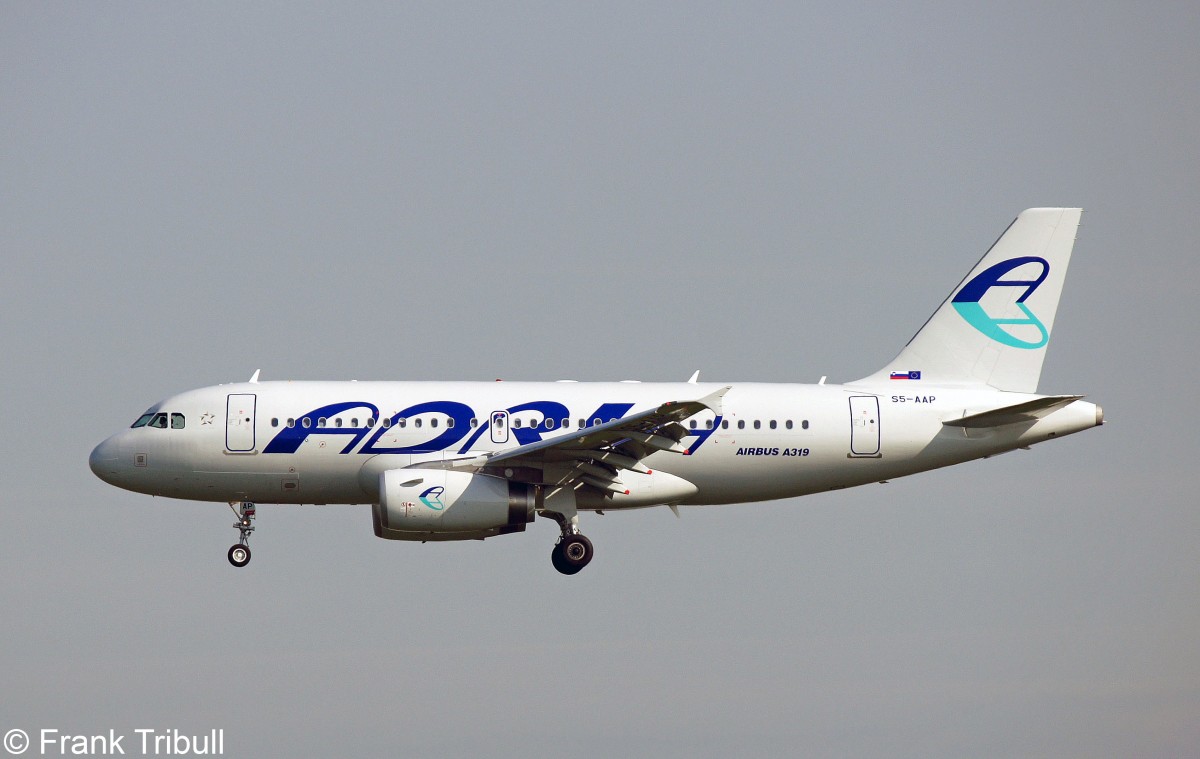 Ein Airbus A319-132 von Adria Airways mit der Kennung S5-AAP aufgenommen am 22.05.2010 auf dem Flughafen Frankfurt am Main 