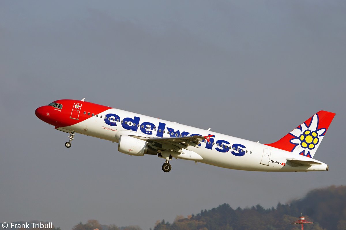 Ein Airbus A320-214 der Edelweiss Air mit der Kennung HB-IHY aufgenommen am 31.10.2017 am Züricher Flughafen