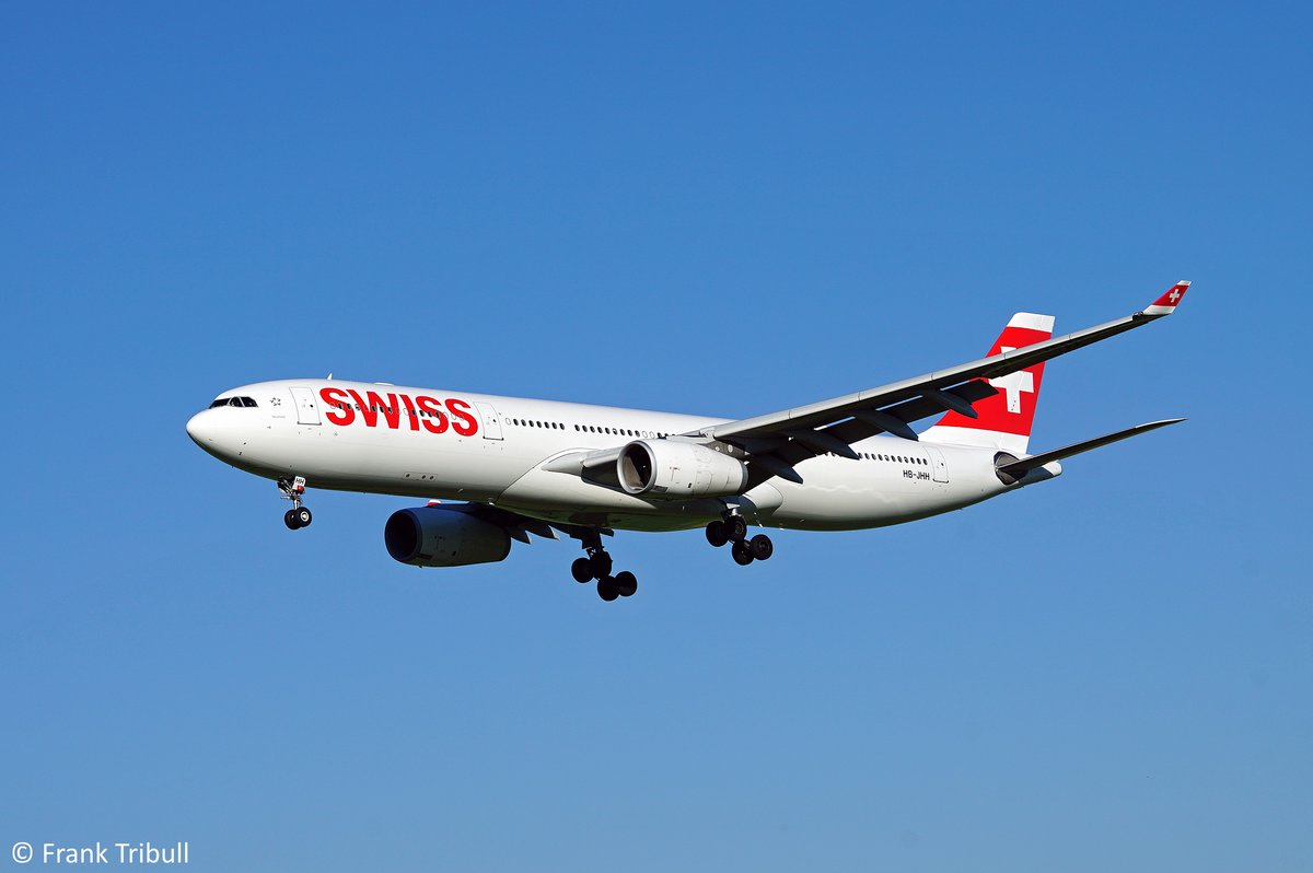 Ein Airbus A330-343X von SWISS INTERNATIONAL AIRLINES mit der Kennung HB-JHH aufgenommen am 26.05.2017 auf dem Flughafen Zürich