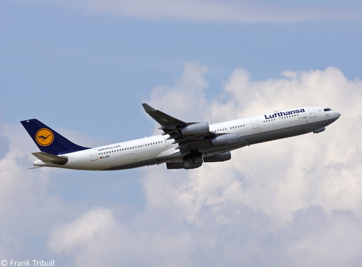 Ein Airbus A340-313 von Lufthansa mit der Kennung D-AIFA mit dem Taufnamen Dorsten aufgenommen am 22.05.2010 auf dem Flughafen Frankfurt am Main