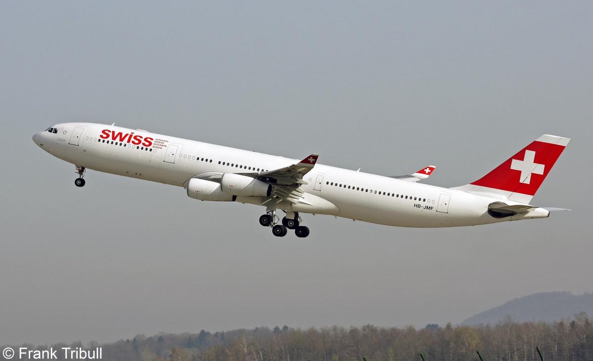 Ein Airbus A340-313X von Swiss International Air Lines mit der Kennung HB-JMF aufgenommen am 30.03.2014 am Flughafen Zürich 