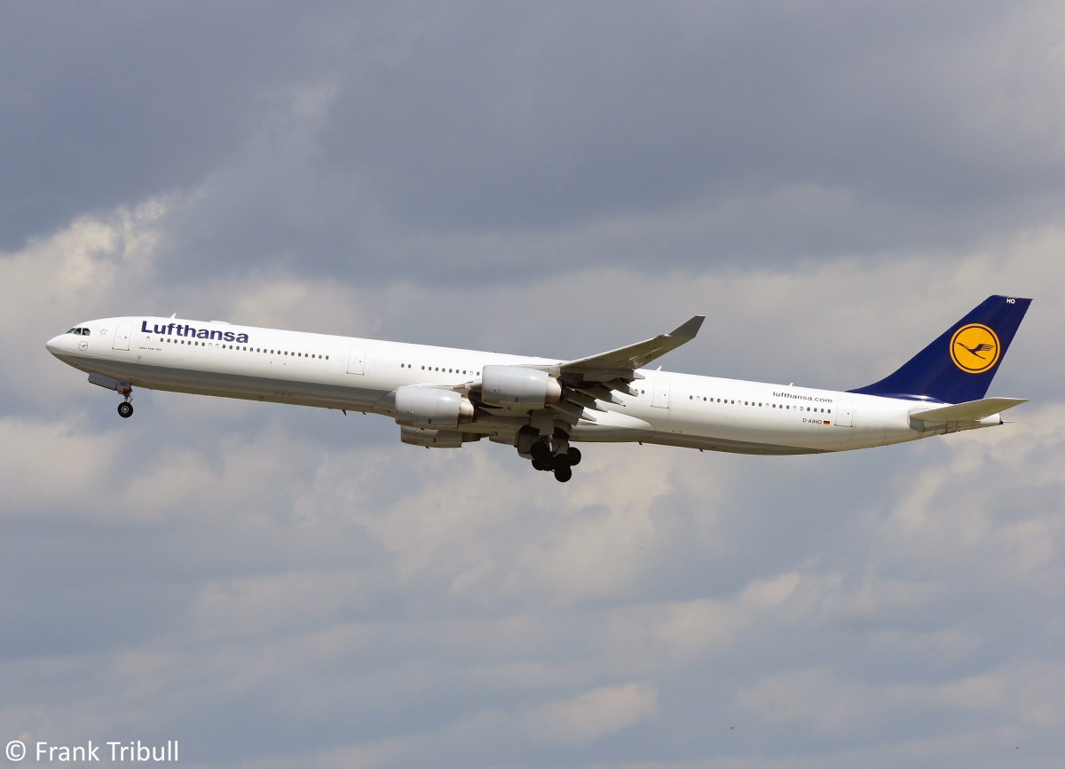 Ein Airbus A340-642 von Lufthansa mit der Kennung D-AIHO aufgenommen am 24.06.2011 am Flughafen München 