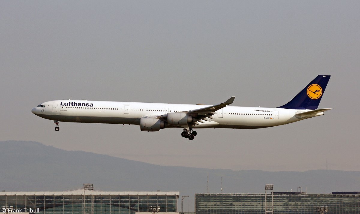 Ein Airbus A340-642 von Lufthansa mit der Kennung D-AIHK aufgenommen am 22.05.2010 auf dem Flughafen Frankfurt am Main