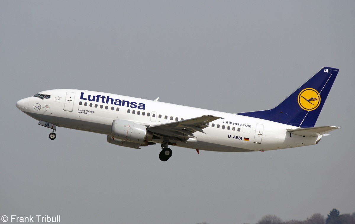 Eine Boeing 737-530 von Lufthansa mit der Kennung D-ABIA (Taufnamen:Greifswald) aufgenommen am 30.03.2014 am Züricher Flughafen. 