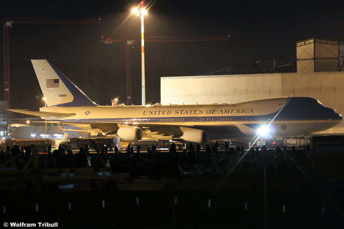Eine Boeing 747-2G4B (VC-25A) von USAF United States Air Force mit der Kennung 92-9000 aufgenommen am 25.01.2018 auf dem Flughafen Zürich