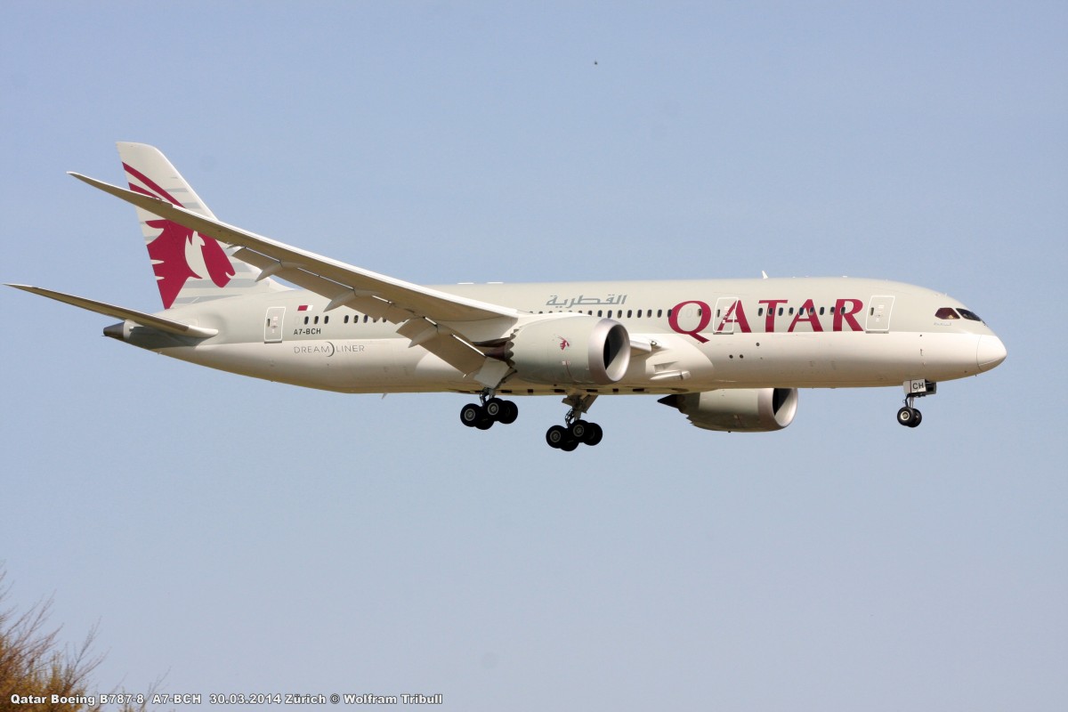Eine Boeing B787-8  DREAMLINER  von QATAR AIRWAYS mit der Kennung A7-BCH aufgenommen am 30.03.2014 am Flughafen Zrich