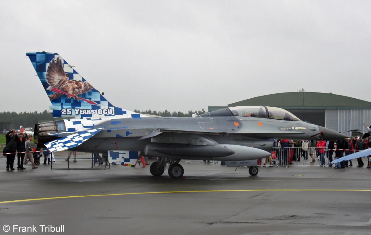 Eine General Dynamics F-16B von der Belgischen Luftwaffe mit der Kennung FB-24 aufgenommen am 18.08.2013 am MFG 3 in Nordholz 
