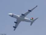 Ein Airbus A340-213 von Afriqiah Airways mit der Kennung 5A-ONE aufgenommen am 20.07.2010 beim �berflug des Flughafen Hamburg-Finkenwerder