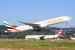 a6-ecl/246990/eine-boeing-777-36ner-von-emirates-mit Eine Boeing 777-36NER von EMIRATES mit der Kennung A6-ECL aufgenommen am 08.09.2012 auf dem Flughafen Zrich