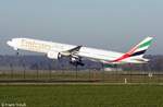 a6-ect/600284/eine-boeing-b777-31her-von-emirates-mit Eine Boeing B777-31H(ER) von Emirates mit der Kennung A6-ECT aufgenommen am 27.11.2011 auf dem Flughafen Zürich