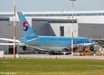hl7621/602801/ein-airbus-a380-861-von-korean-air Ein Airbus A380-861 von KOREAN AIR mit der Testkennung F-WWZS (jetzt mit HL7621) aufgenommen am 04.08.2013 am Flughafen Hamburg-Finkenwerder
