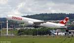 hb-jnd/504216/eine-boeing-b777-3deer-von-swiss-mit Eine Boeing B777-3DEER von Swiss mit der Kennung HB-JND aufgenommen am 04.06.2016 am Flughafen Zürich