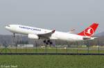 tc-jds-trakya/389115/ein-airbus-a330-243f-von-turkish-airlines Ein Airbus A330-243F von Turkish Airlines mit der Kennung TC-JDS aufgenommen am 30.03.2013 auf dem Flughafen Zürich