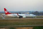 Eine Boeing 737-8F2 von Turkish Airlines mit der Kennung TC-JFV aufgenommen am 31.10.2011 am Stuttgarter Flughafen.