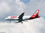 Ein Airbus A319-132 von TAM Linhas Aereas mit der Testkennung D-AVXH (sp�ter PT-TME) aufgenommen am 27.07.2010 am Flughafen Hamburg-Finkenwerder