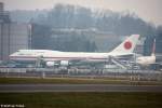 Eine Boeing 747-47C der Japan Air Force mit der Kennung 20-1101 aufgenommen am 29.01.2011 beim WEF auf dem Flughafen Zrich - Flugzeugdaten: 
