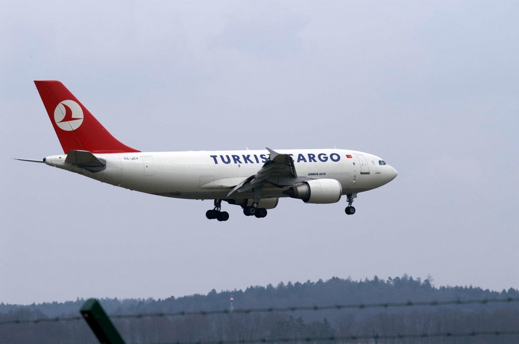 Ein Airbus A-310-304 von Turkish Airlines Cargo mit der Kennung TC-JCY aufgenommen am 04.04.2009 auf dem Flughafen Zrich