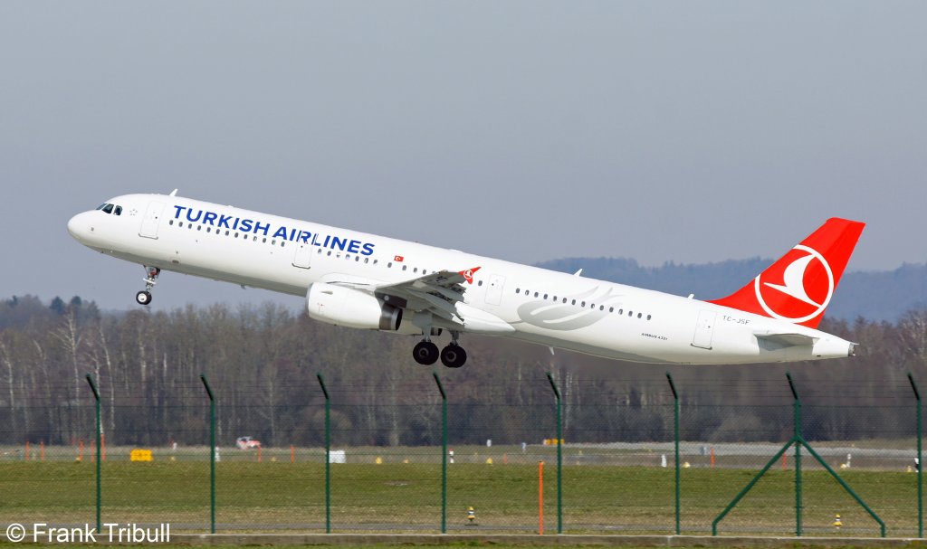 Ein Airbus A321-231 von Turkish Airlines mit der Kennung TC-JSF aufgenommen am 16.03.2013 auf dem Flughafen ZÃ¼rich 