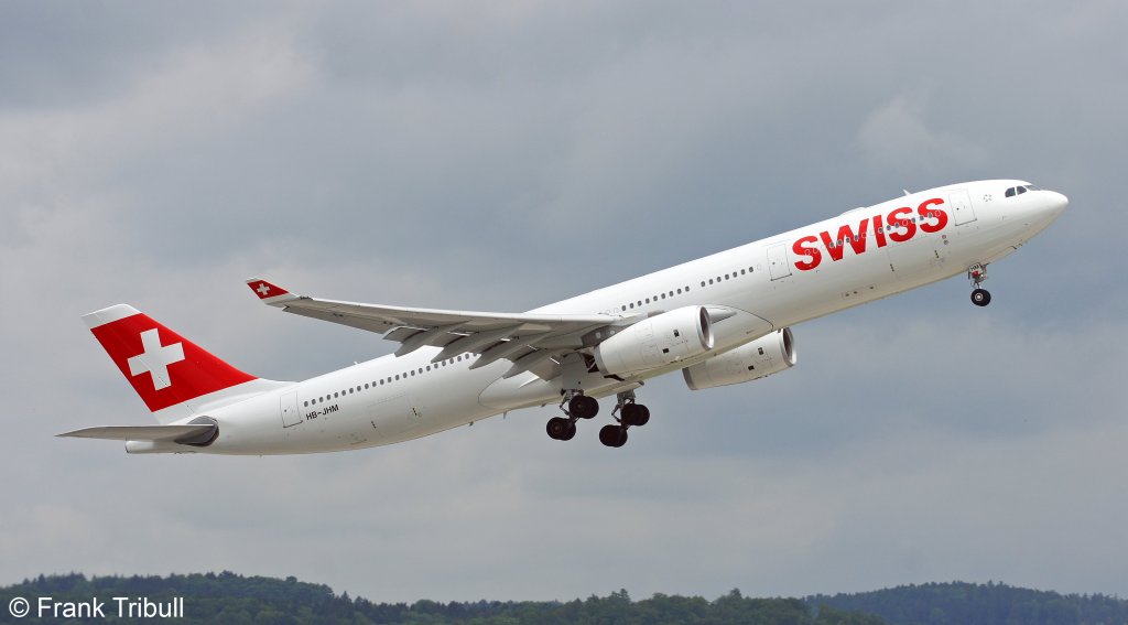 Ein Airbus A330-343X von Swiss International Air Lines mit der Kennung HB-JHM aufgenommen am 02.06.2013 auf dem Flughafen ZÃ¼rich 