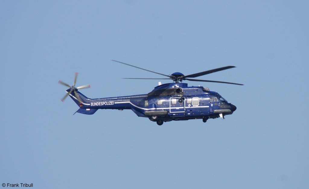 Ein AS-332L1 Super Puma von der Bundespolizei mit der Kennung D-HEGO aufgenommen bei Cuxhaven am 17.08.11