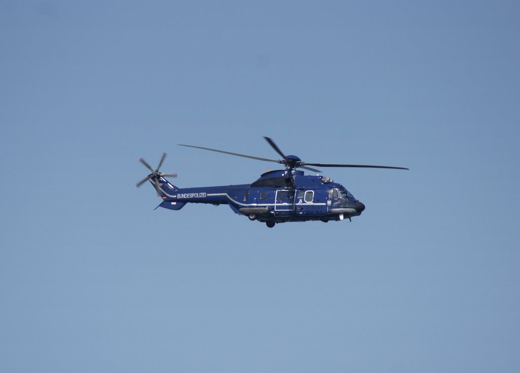 Ein AS-332L1 Super Puma von der Bundespolizei mit der Kennung D-HEGT aufgenommen bei Cuxhaven am 10.07.10