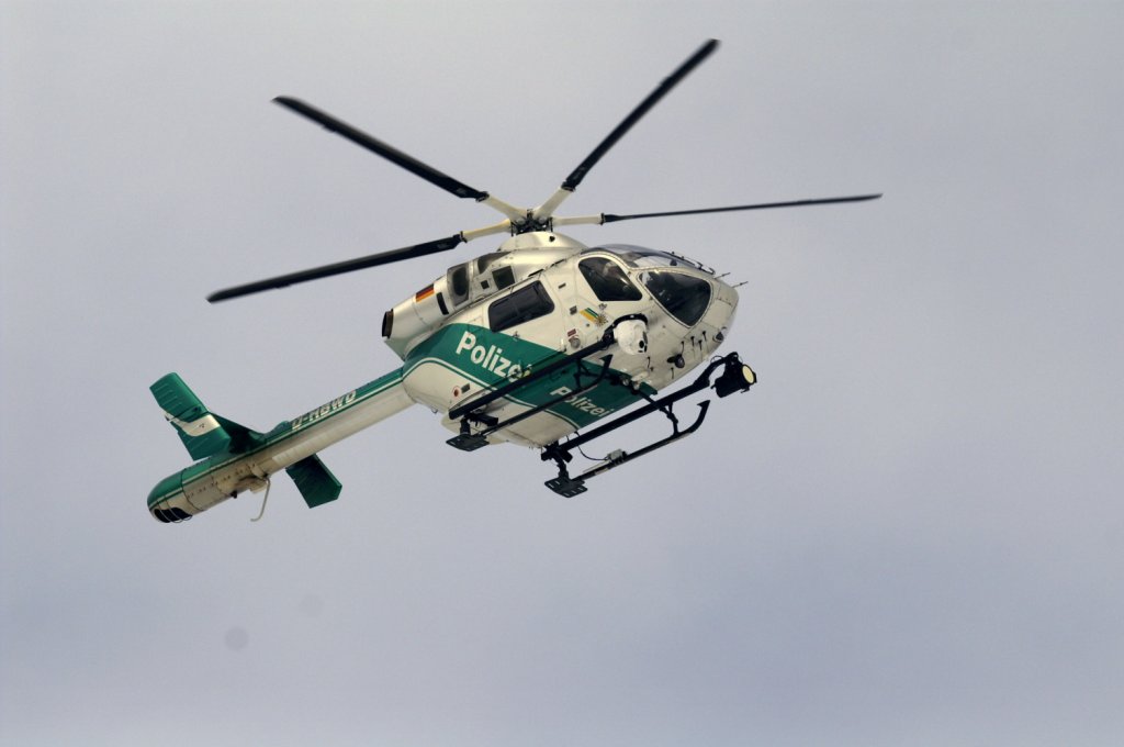 Ein MD Helicopter Inc von der Polizei Baden-Wuerttemberg mit der Kennung D-HBWD aufgenommen am 17.02.2010 auf dem Flughafen Stuttgart