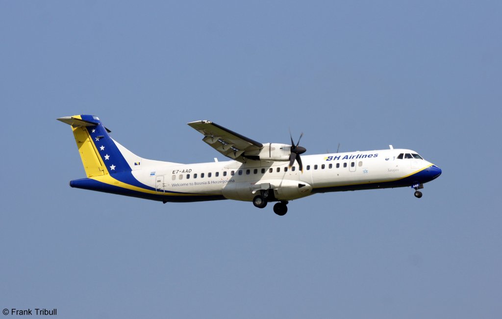 Eine Aerospatiale ATR 72-212 von BH Airlines mit der Kennung E7-AAD aufgenommen am 03.10.2011 auf dem Flughafen Zrich.