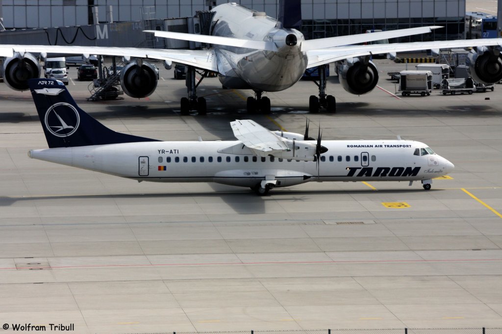 Eine ATR 72-212A von TAROM mit der Kennung YR-ATI aufgenommen am 24.06.2011 am Flughafen MÃ¼nchen - Flugzeugdaten: 