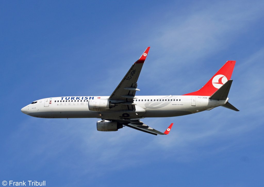 Eine Boeing 737-8F2 von Turkish Airlines mit der Kennung TC-JGN (Taufname:Bilekik) aufgenommen am 03.10.2010 am ZÃ¼richer Flughafen. 