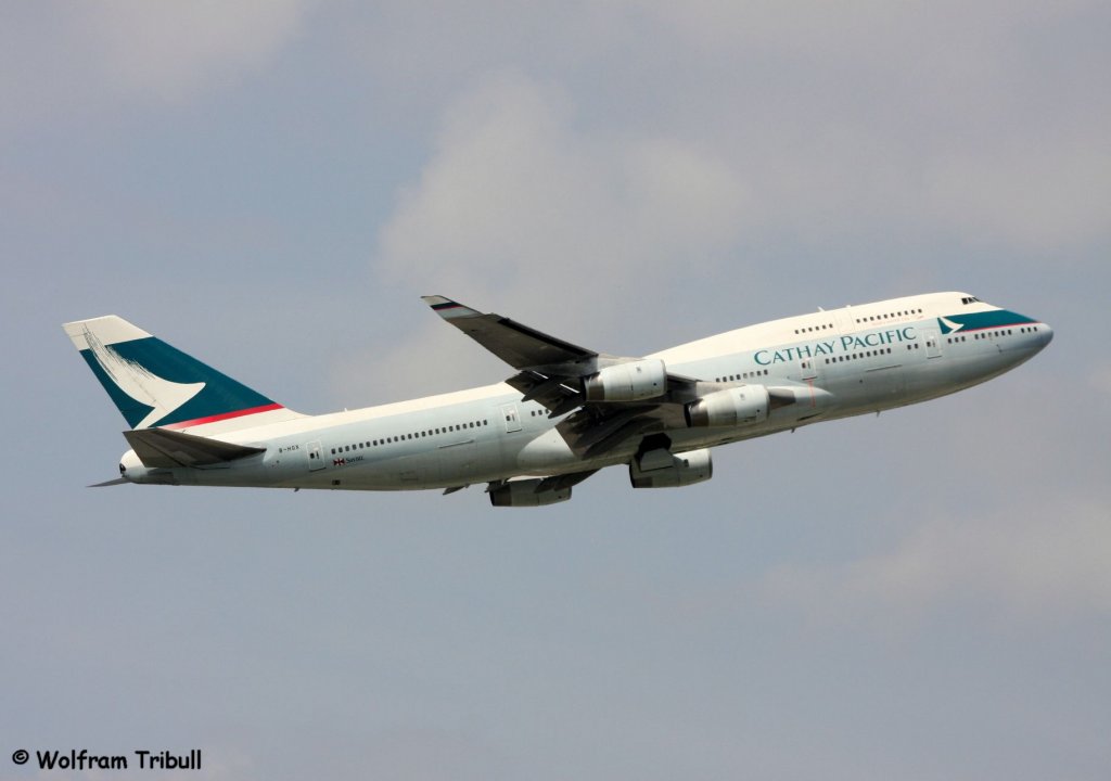 Eine Boeing 747-467 von CATHAY PACIFIC mit der Kennung B-HOX aufgenommen am 22.05.2010 auf dem Flughafen Frankfurt am Main - Flugzeugdaten: 