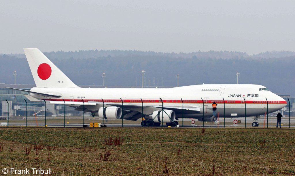 Eine Boeing 747-47C der Japan Air Force mit der Kennung 20-1101 aufgenommen am 29.01.2011 beim WEF auf dem Flughafen ZÃ¼rich 