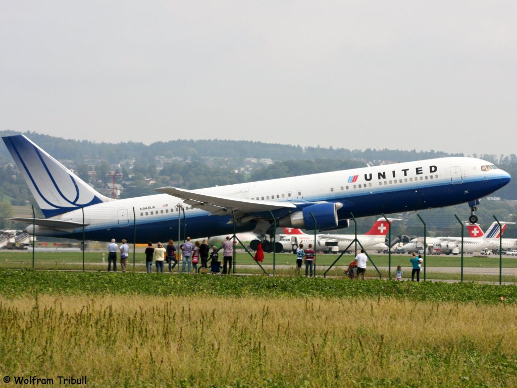 Eine Boeing B767-322ER von UNITED AIRLINES mit der Kennung N648UA aufgenommen am 17.09.2011 auf dem Flughafen ZÃ¼rich