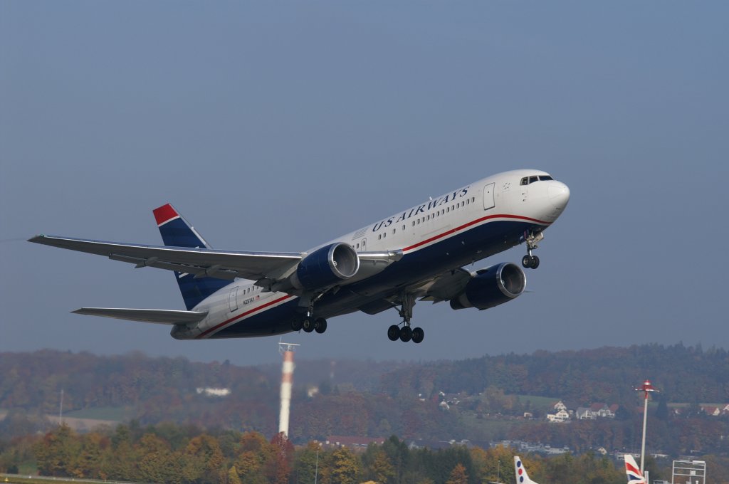 Eine Boeing B767 der US Airways mit der Kennung N251AY aufgenommen am 01.11.07 am Zricher Flughafen.