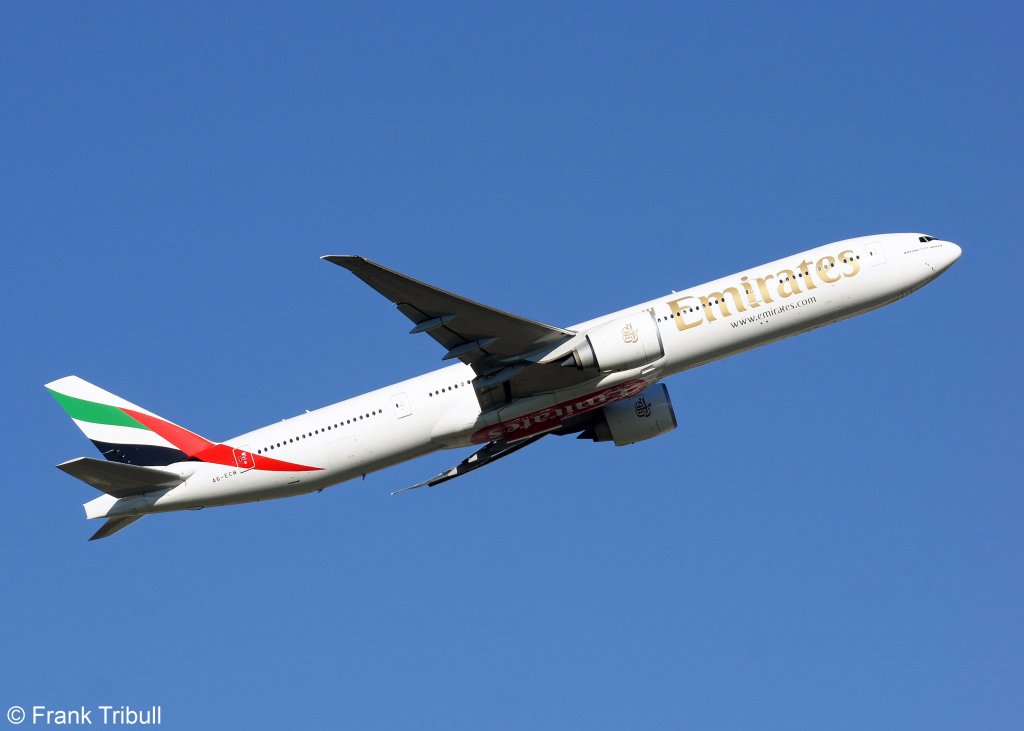 Eine Boeing B777-31HER von Emirates Airline mit der Kennung A6-ECW aufgenommen am 16.02.2010 am ZÃ¼richer Flughafen