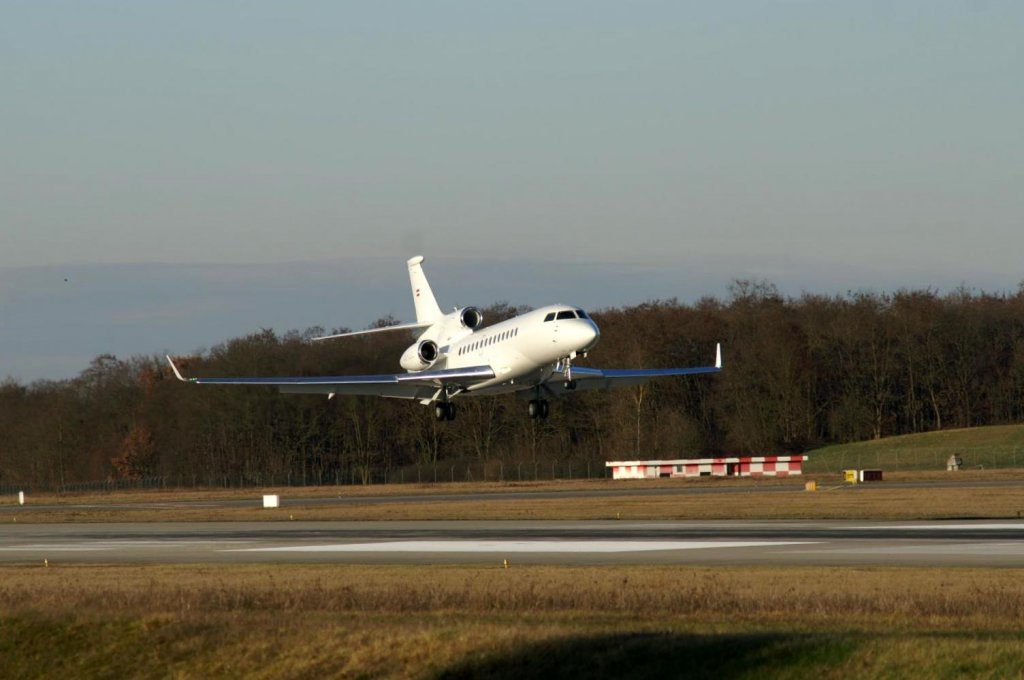Eine Dassault Falcon 7X von International Jet Management mit der Kennung OE-LLL aufgenommen am 03.01.2009 auf dem EuroAirport Basel-Mhlhausen-Freiburg