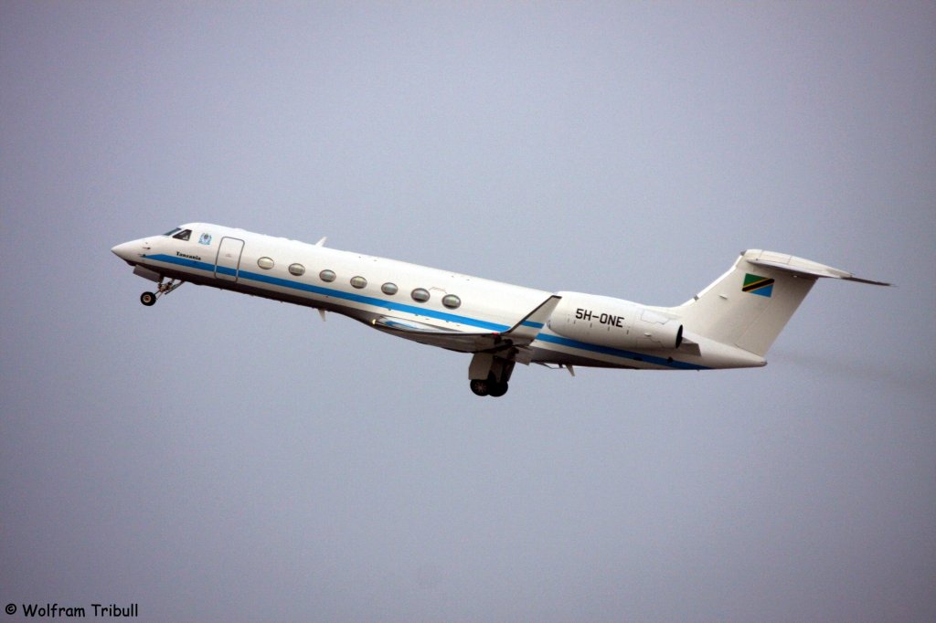Eine Gulfstream Aerospace GV-SP (G550) der Tanzania Government mit der Kennung 5H-ONE aufgenommen am 29.01.2011 beim WEF auf dem Flughafen Zrich 