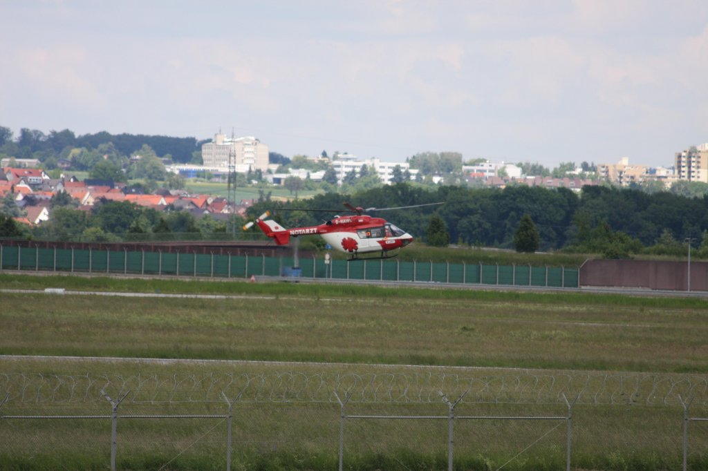Reg.: D-HAWK Hersteller: Eurocopter Deutschland Typ: MBB BK-117 B2 (EC 145) Serien Nr.: 7225 aufgenommen am 30.05.2009 auf dem Flughafen Stuttgart