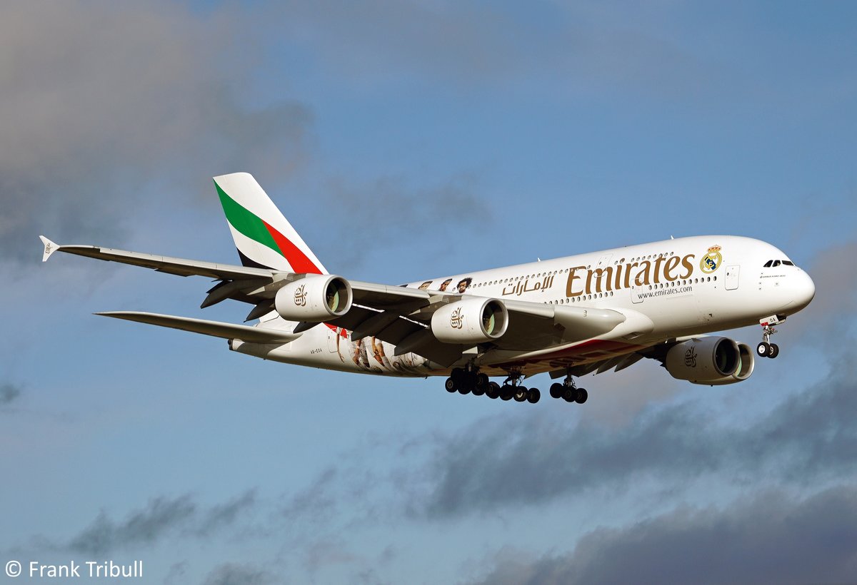 Ein A380-861 von Emirates mit der Kennung A6-EOA aufgenommen am 05.01.2016 am Flughafen Zürich
