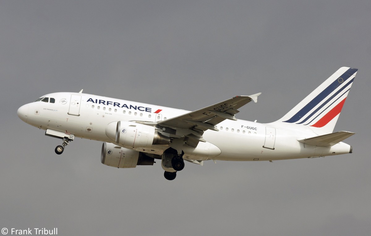 Ein Airbus A318-111 von Air France mit der Kennung F-GUGC aufgenommen am 05.03.2014 auf dem Flughafen Stuttgart. 