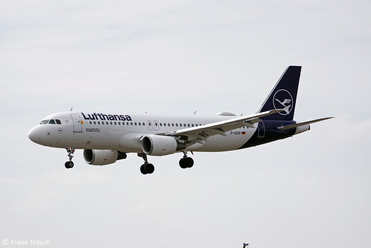 Ein Airbus A320-214 von Lufthansa mit der Kennung D-AIZD aufgenommen am 28.03.2019 am Flughafen München.