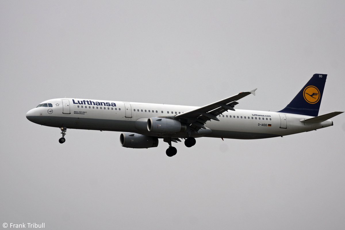 Ein Airbus A321-231 von Lufthansa mit der Kennung D-AIDD aufgenommen am 26.03.2015 am Flughafen MÃ¼nchen