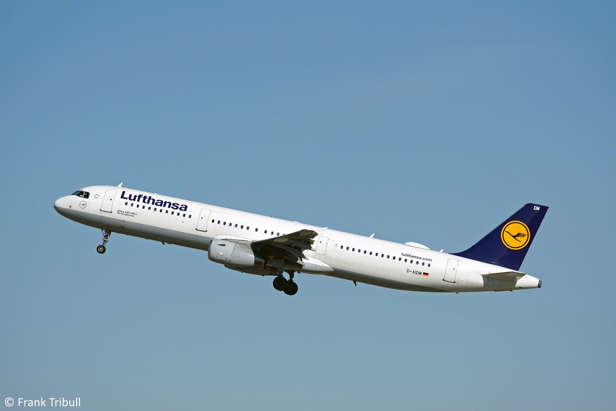 Ein Airbus A321-231 von Lufthansa mit der Kennung D-AIDM aufgenommen am 24.02.2019 am Flughafen Zürich