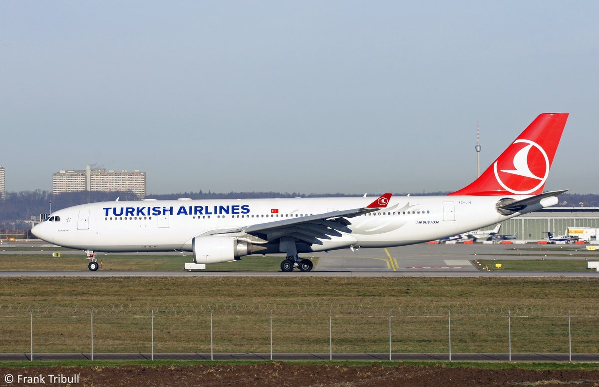 Ein Airbus A330-202 von Turkish Airlines mit der Kennung TC-JIN aufgenommen am 06.01.2015 auf dem Flughafen Stuttgart