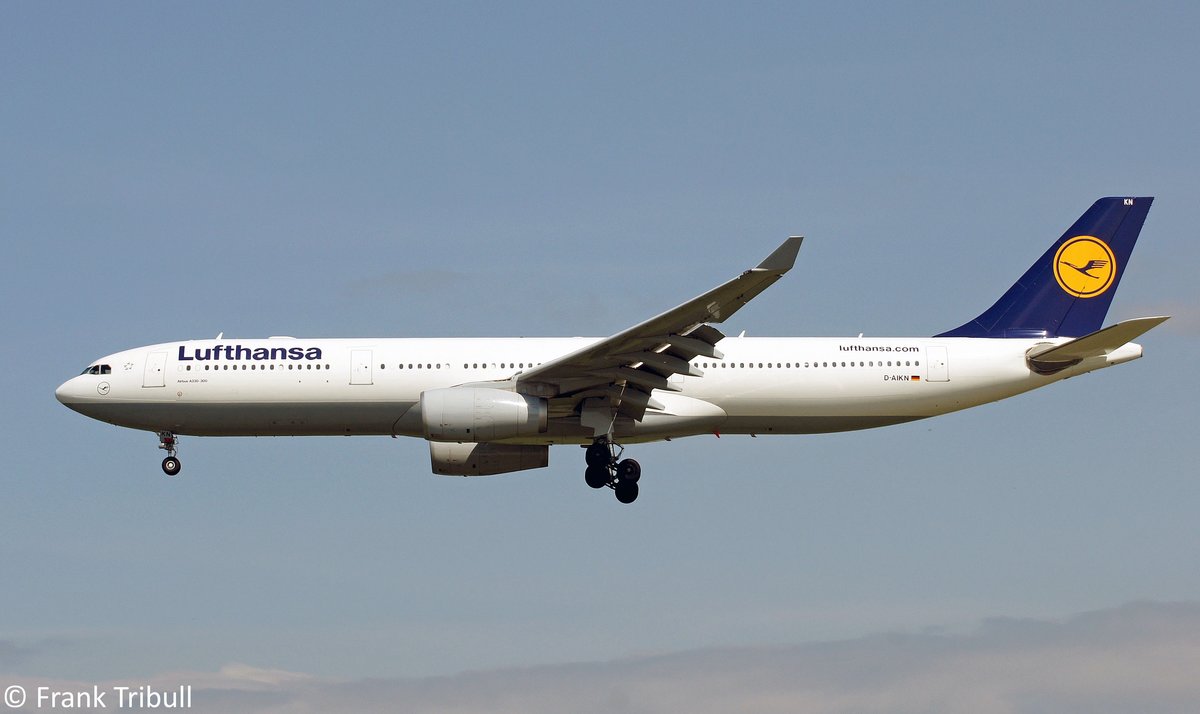 Ein Airbus A330-343E von Lufthansa mit der Kennung D-AIKN aufgenommen am 22.05.2010 auf dem Flughafen Frankfurt am Main