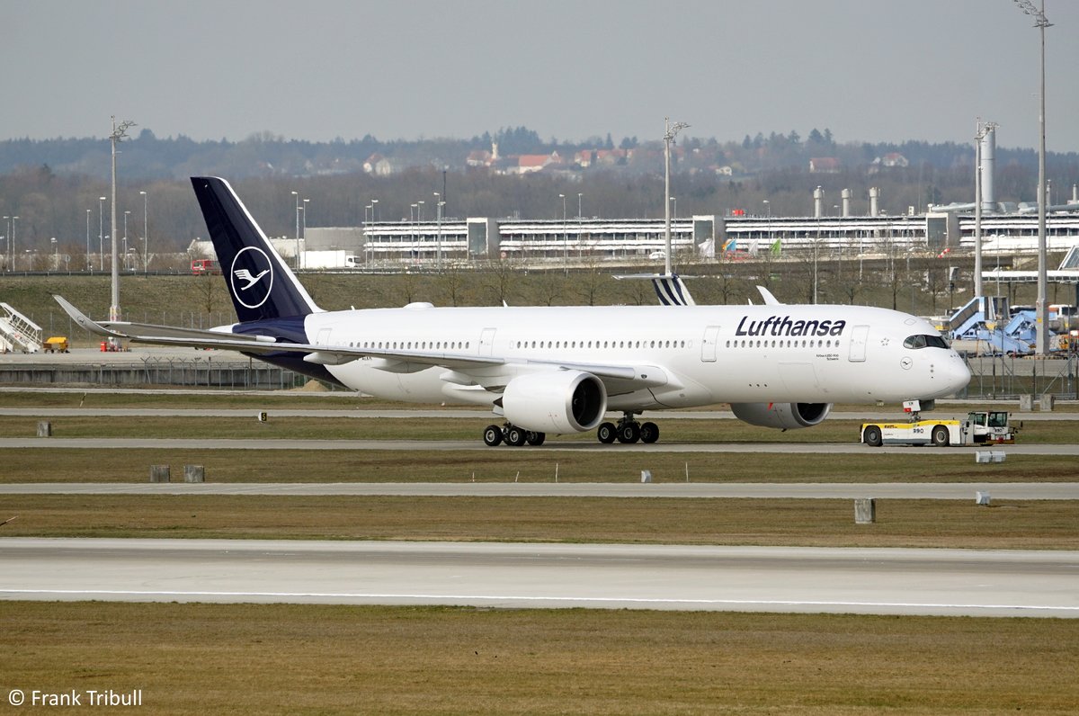 Ein Airbus A350-941 von Lufthansa mit der Kennung D-AIXM aufgenommen am 28.03.2019 am Flughafen München